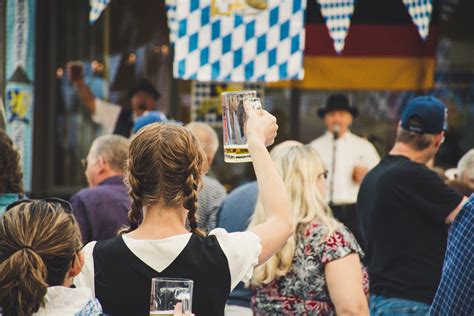 Host your wedding with special group rates in our warm and inviting hotel on the chattahoochee river. Alpine Fun at the Annual Helen GA Oktoberfest Learn more ...