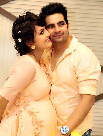 Nisha rawal is an actress, known for rafoo chakkar: Television couple Karan Mehra, Nisha Rawal welcome baby ...