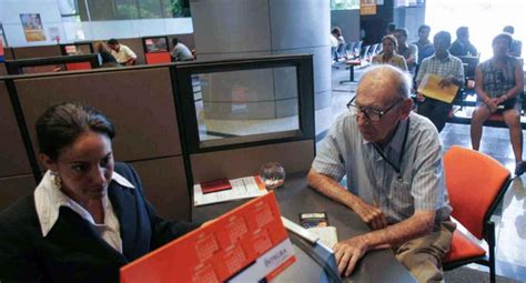 Se vacunarán a adultos mayores de 70 años y a personas que viven en residencias de la tercera edad en la ciudad. Coronavirus en el Perú : Gobierno brinda recomendaciones ...