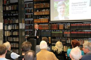 Die festschrift für karlheinz weißmann zu dessen sechzigstem geburtstag widerspricht so ziemlich allen vorurteilen, die festschriften belasten und die besagen, das dort im druck erscheint. Karlheinz Weißmann erinnerte an den Widerstand Edgar ...