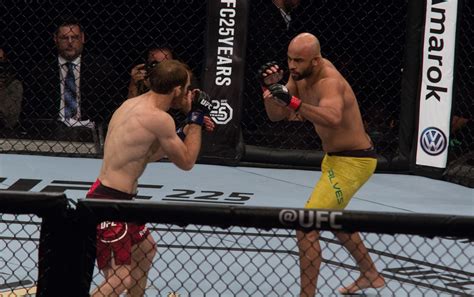 Ufc a oktagon sú najznámejšie organizácie mma (zmiešané bojové umenia). Litecoin Takes to the UFC Octagon in New Sponsorship Deal ...