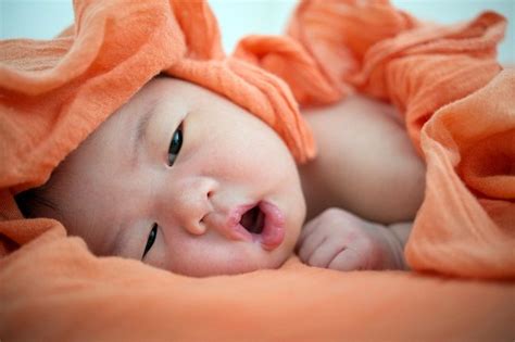 Penyebabnya adalah racun (racun) yang dibuat oleh bakteri bernama clostridium botulinum. Bahaya Memberi Madu pada Bayi - Alodokter