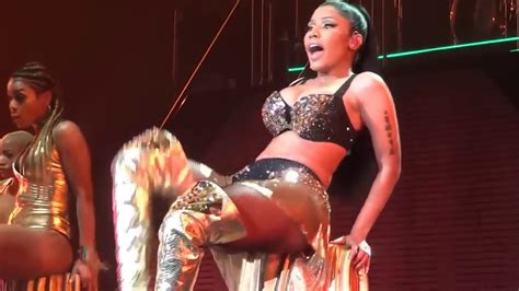 Even if you're straight, don't tell me, you don't wanna do nicki minaj. Nicki Minaj-Anaconda LIVE 18+ - YouTube