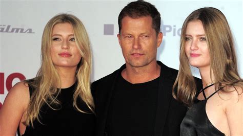 Er gilt als einer der beliebtesten schauspieler. Schweiger-Trio! Til zeigt seine großen Töchter | Promiflash.de