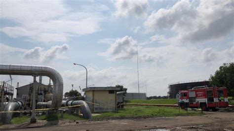 Kilang minyak pertamina yang berada di balongan, indramayu, jawa barat kebakaran, diduga hal ini penyebabnya. Ada Insiden Kebakaran, Kilang Pertamina RU VI Balongan ...