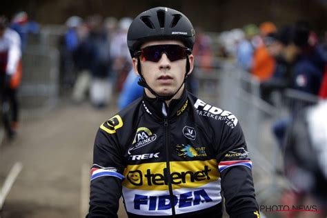 Het was echt zeer moeilijk, maar toch chapeau dat hij het heeft geprobeerd. Lars van der Haar tevreden door Wout Van Aert te kloppen ...