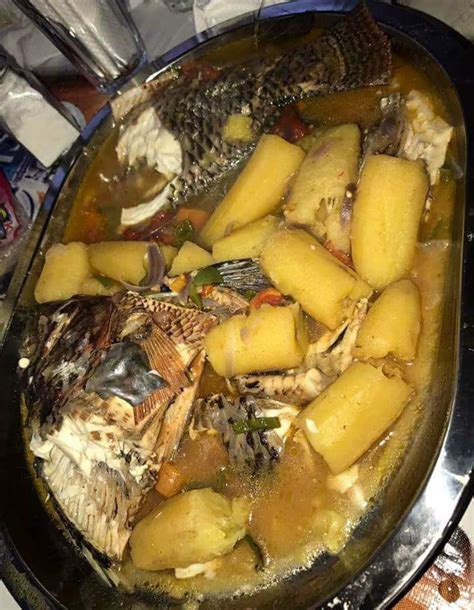 Mchuzi wa samaki wenye mafuta nimeonyesha vile ndizi bukoba na samaki sangara vinapikwa pamoja na karanga,ni. Ndizi Samaki - Pin On Mama In The Kitchen - The fish is ...