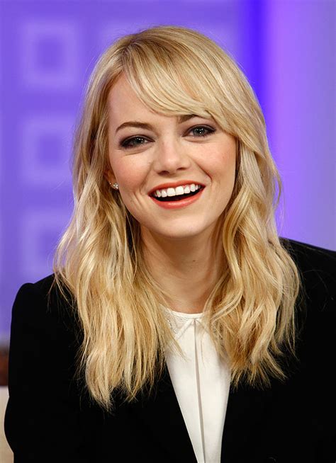 Emma stone passe au blond platine avant l'été, et c'est canon. Emma Stone Beauty Advice - Emma Stone Interview About ...