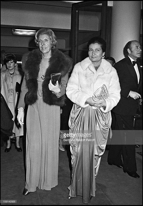 Последние твиты от jacqueline jacob (@_jackieno_). Claude Pompidou and Simone Veil at a party. | Personnage ...