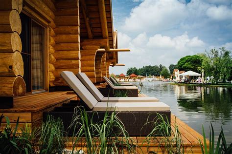 (zum vergrößern einfach auf das ausgewählte foto klicken.) die möglichkeiten sind tagesfüllend. Therme Erding: World Largest Sauna & Spa | GlobalSpa ...