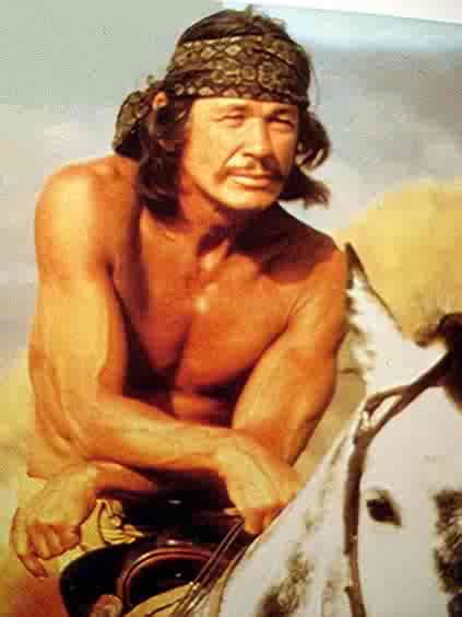 Chato (charles bronson) es un apache mestizo que vive entre dos culturas: CHATO'S LAND (1972) RENEGADO VENGADOR / CHATO EL APACHE - Subtitulada / Audio Español