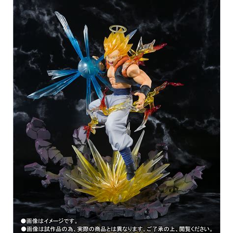 And the villains that do appear on the poster and in the movie don't get any dialogue apart from freeza. Figuarts Zero Dragon Ball Z Fusion Reborn: Super Saiyan Gogeta