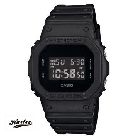 Remove the battery with gloves and clean the battery compartment with a toothbrush and vinegar. G-SHOCK DW-5600BB-1 - Harlee-Shop