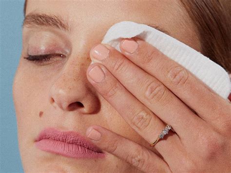 What is the best non smear mascara? The Right Way to Remove Waterproof Mascara | Makeup.com