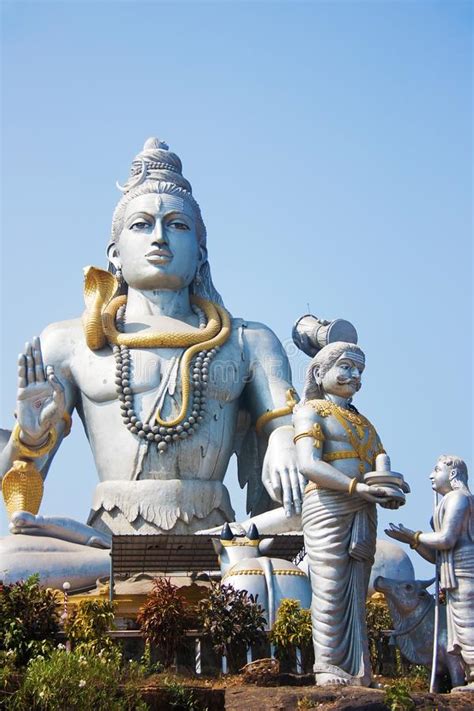 Zu den am besten bewerteten, günstigsten hotels in karnataka gehören taj west end, the leela palace bangalore und vivanta bengaluru residency road, basierend auf kundenbewertungen. Lord Shiva Staty I Murudeshwar, Karnataka, Indien ...