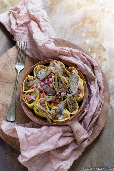 La pasta con ricotta e pancetta è un piatto rapido e saporito, valida alternativa quando si fa tardi una sera o ci sono gli amici che bussano servite la pasta con la ricotta e la pancetta immediatamente ancora ben calda ultimando il piatto con dell'altro parmigiano grattugiato e una macinata di pepe nero. CosebuonediAle: cannelloni di pasta fresca con ricotta e ...