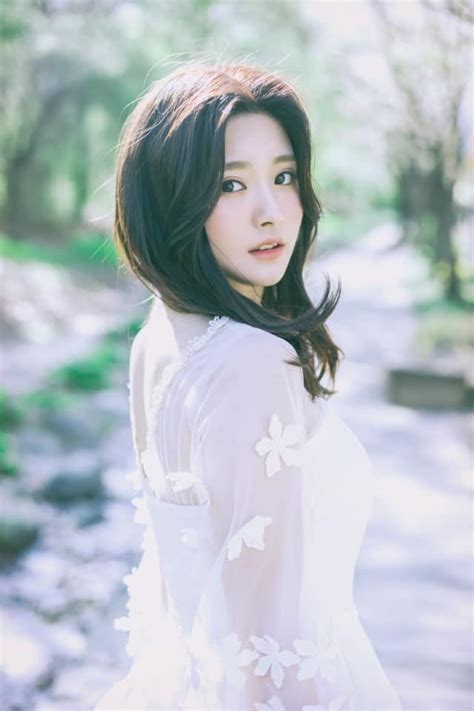 Seungha (승하) is a south korean singer. Member Profile - Seungha (Former Baba) - K-Pop Girl Groups 101