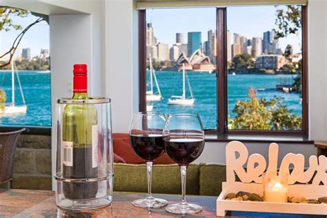 Sydney's cityscape is a sight to behold and renting an apartment can provide the flexibility to experience the lifestyle others dream of. 2 bed Apartment in Sydney - 3494583 - THE ULTIMATE ...