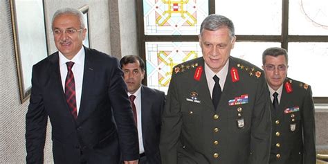 Jun 25, 2021 · akar, beraberinde genelkurmay başkanı orgeneral yaşar güler, kara kuvvetleri komutanı orgeneral ümit dündar, deniz kuvvetleri komutanı oramiral adnan özbal ve hava kuvvetleri komutanı. 1. Ordu Komutanı Erdoğan'a: 'Beni Bahçeli'ye sorun' demiş ...