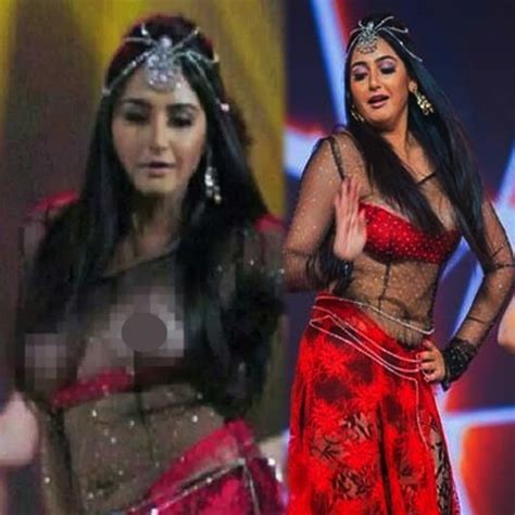 Wardrobe malfunctions are inevitable in hollywood. 11 Of The Most Shocking Bollywood Wardrobe Malfunctions