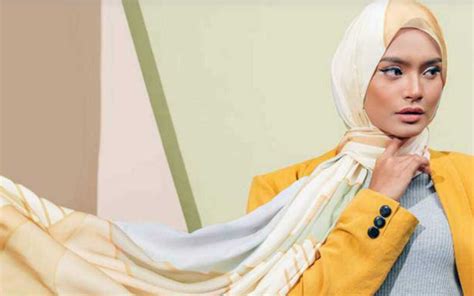 Rahsia bisnes tudung tudung atau hijab masa kini sudah menjadi trend, berada dalam kelompok fesyen. Hijab Spray Jenama Sendiri
