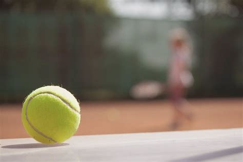 Botar tres veces el balón mientras andan. Juegos Con Una Pelota Para Hacer Con Niños En Educacion ...