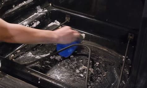 I don't even use it on my porcelain bathtub or sink as it is too abrasive for those. How To Clean Your Oven With Baking Soda & Vinegar! | Hometalk