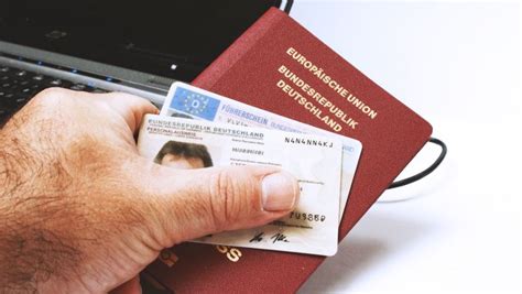 Hier handelt es sich um einen fdjausweis aus der ddr, der ausweis hat eine nummerierung und ist zum glück noch nicht beschrieben (blanco). Ddr Ausweis Drucken : Personalausweis Deutschland ...
