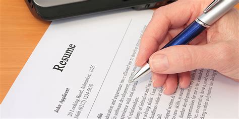 We can't read minds, unfortunately, but we'll give you the next best thing: Tips For Preparing Your Resume · Student Edge News