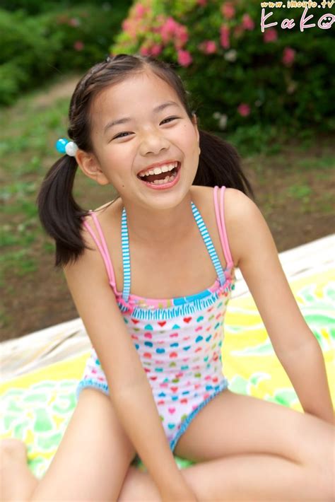 Japanese pop group 3b junior idol member collapses after inhaling helium. Pin di Baju untuk dipakai