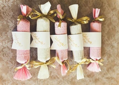 What's inside a christmas cracker? Make It Snappy! 32 Christmas Crackers You Can Make Yourself • Cool Crafts
