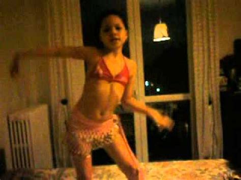 Mundo da isteffany 112.690 views1 year ago. Niña de 12 años baila parecido a Shakira. | Doovi