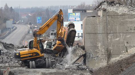 Aktualitycz, zajímavosti ze světa zpráv, dnešní zprávy, možnost zveřejnění tiskových zpráv. Zřícený most, další střelba v USA a policie na hřbitově ...