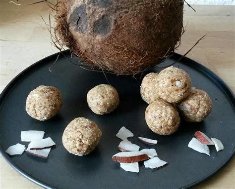 Ob als mitbringsel, zum verschenken oder zum selbst vernaschen, so geht einfaches backen. Kokos Dattel Kugeln - Cocos Dattel Balls - Rezept - kochbar.de