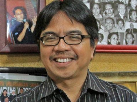 Sangat disayangkan pak ade armando yang mengaku sebagai dosen tetapi melalui tweet anda tidak mencerminkan attitude sebagai seorang dosen/pengajar di fisip ui. Lecehkan Islam dan Hadist, Ade Armando Kembali Dilaporkan ke Bareskrim - Aktual.com