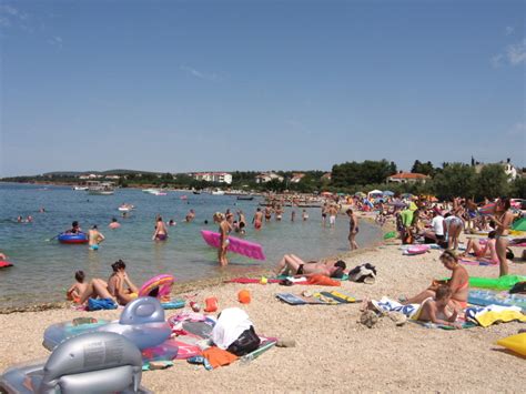 Boasting an outdoor pool with sea view, crvena luka resort is located in biograd na moru, 35 km from zadar. Plaža Crvena Luka | Biograd na moru