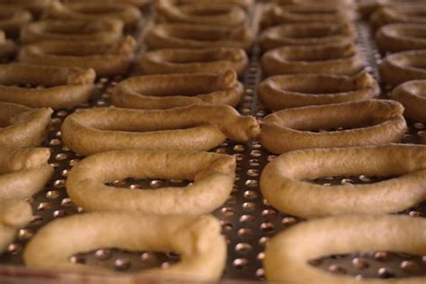 Prepararli col bimby è molto semplice e richiederà meno di un'ora di tempo, ma scopriamo qualche dettaglio in più. Pizza di patate con granella di taralli - Tarallificio ...