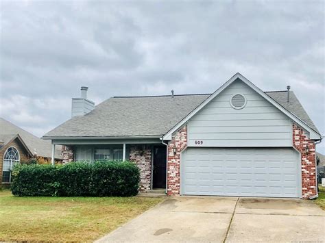 Check spelling or type a new query. 609 E Helena St, Broken Arrow, OK 74012 | MLS# 1839347 ...