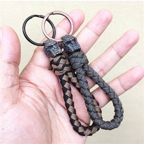 Learn how to braid with this page! Checkout @pretorianparacord for more amazing paracord projects | Paracord projects, Paracord ...