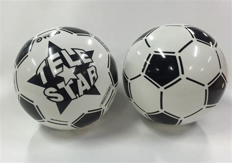 Dekorera ditt hem med fotboll boll heminredning från zazzle. Fotboll | Leksaker för bad och simskola från Miwex