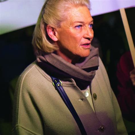 Élisabeth badinter is on the board of publicis groupe sa. Elisabeth Badinter : son point de vue sur la société ...