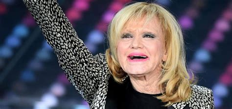 75, born 23 august 1945. Rita Pavone risponde alle critiche dopo l'annuncio della ...