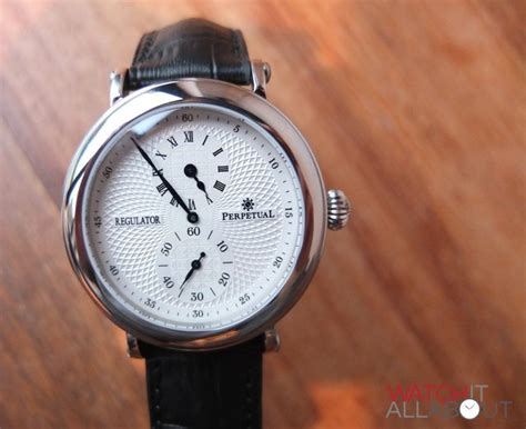 Vill du komma i kontakt med watch it? Perpetual R-01 Regulator Watch Review - Watch It All About