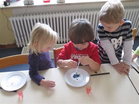 In einem gut sortierten nutzgarten. Kommunaler Kindergarten Waldsteige: Haus der kleinen Forscher