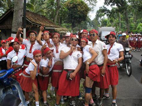 Perkosa gadis sma nakal di kebun. Gambar-gambar Unik dan Lucu | Heartbreaker-Boy