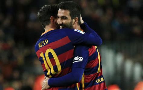 Barcelona'ya 5 yıllık imza atan arda turan, messi mi ronaldo mu sorusuna messi bugünün değil. Arda becomes Messi's latest strike partner | MARCA English