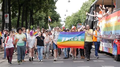 © 2021 vice media group. Regenbogenparade in Wien 2016 - YouTube