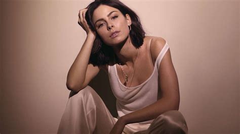 Neun mal holt sie die begehrten zwölf punkte. Lena Meyer-Landrut rutscht das Oberteil runter - Darum ...