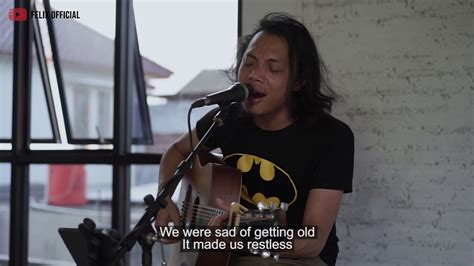 Masihkah kau ingat waktu di desabercanda bersama disamping gerejakala itu kita masih remajayang polos hatinya berceritawaktu kini tlah lama berlalusudah. Chord Gitar Lagu Felix - Chord Gitar Lagu Lagu Kenangan