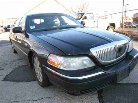 Used 2002 lincoln town car executive with rwd, keyless entry, leather seats, heated seats, alloy wheels, 16 inch wheels, front bench seat, and rear. Find used 2004 LINCOLN TOWN CAR EXECUTIVE "L" SERIES BLACK ...